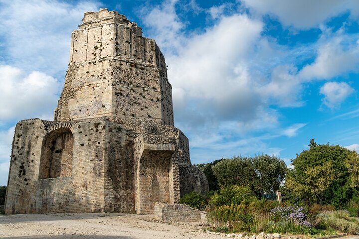 Nimes: Ancient Roman Arena Ticket & Old Town Audio Tour