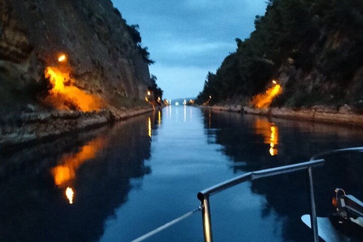 Corinth Canal & Saronic Gulf GlassBottom Cruise: 4h Swim & Buffet