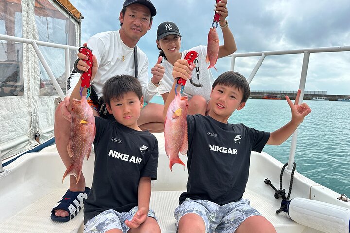 Fishing experience on a private small boat on Ishigaki Island - Meet empty-handed!Fish.Let's eat.~ 【1 day course】