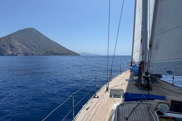 Vela and Wine Experience a Vulcano Aeolian Islands
