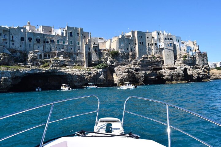 Boat Tour of the Polignano a Mare Coast with Aperitif