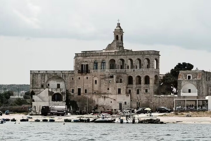 Boat Tour of the Polignano a Mare Coast with Aperitif