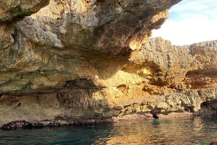 Boat Tour of the Polignano a Mare Coast with Aperitif