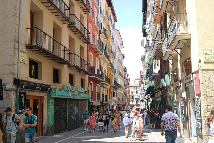 Pamplona Highlights Walking Tour with Coffee and Churros Break