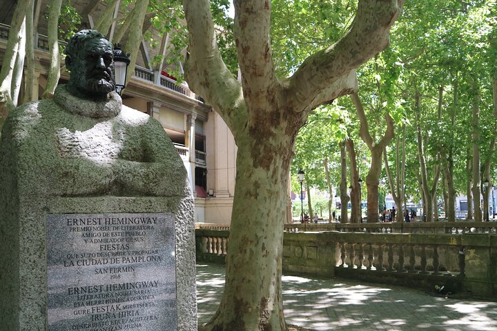 Pamplona Highlights Walking Tour with Coffee and Churros Break
