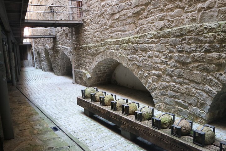 Pamplona Highlights Walking Tour with Coffee and Churros Break