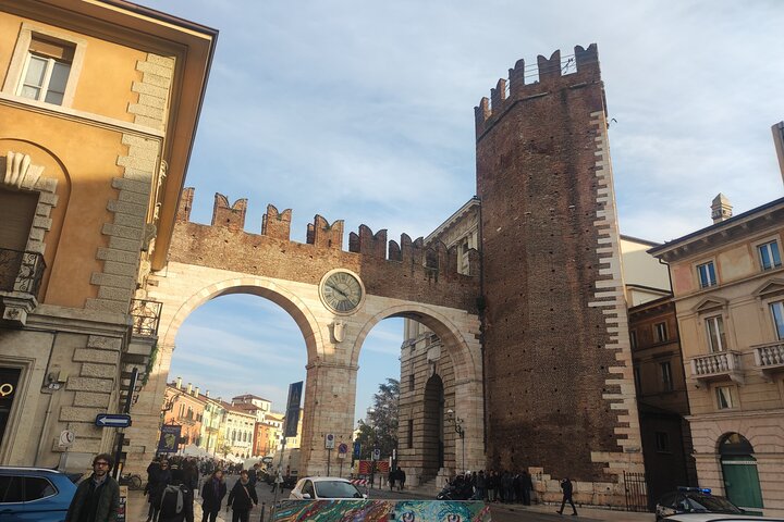 Verona: Tour with Arena, Cable Car and Optional Juliet Tickets