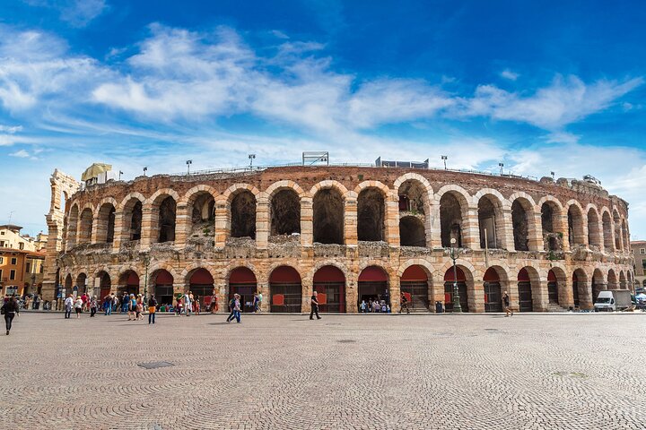Verona: Tour with Arena, Cable Car and Optional Juliet Tickets