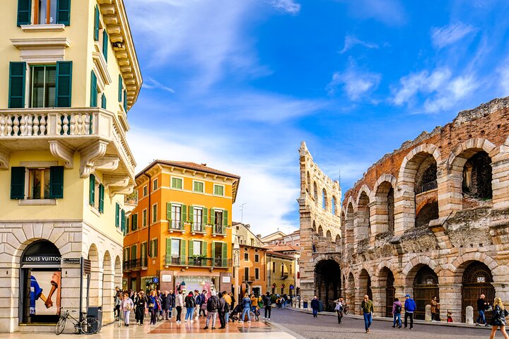 Verona: Tour with Arena, Cable Car and Optional Juliet Tickets