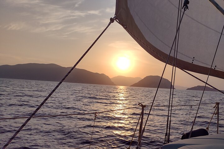 All Inclusive Daily Sailing with BBQ on Board