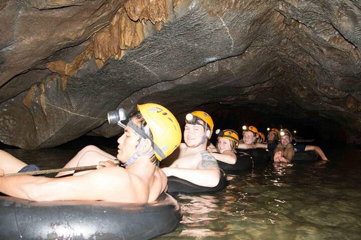 Vang Vieng Kayaking, Zipline,Tham Chang Cave and Water Cave