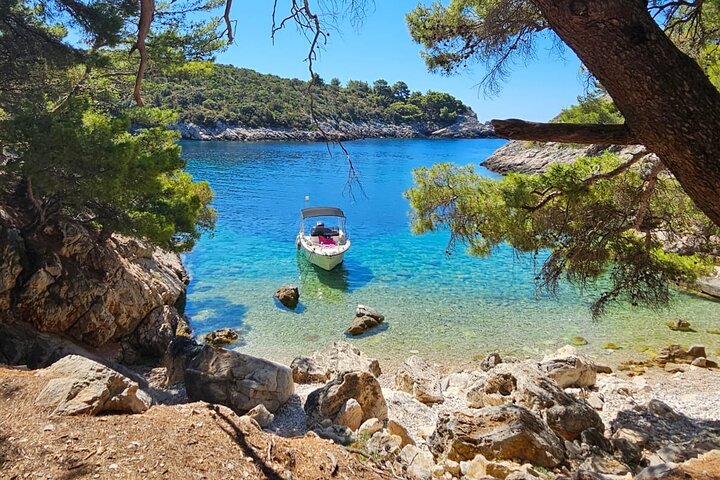 Blue Cave & Hvar, 5 Islands Speedboat with Luxury Seats in Shade