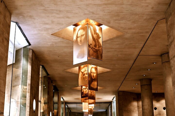 Louvre Museum Premium Guided Tour 6 GUESTS MAX Entry Included
