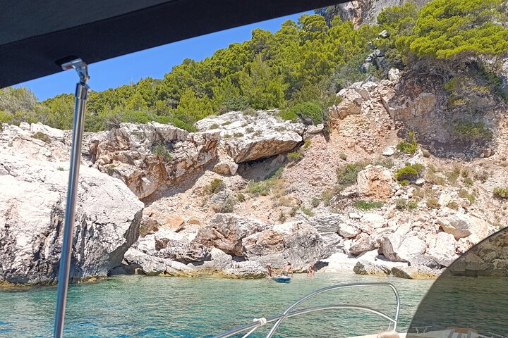 Private Boat Tour To Pakleni Islands and Red Rocks