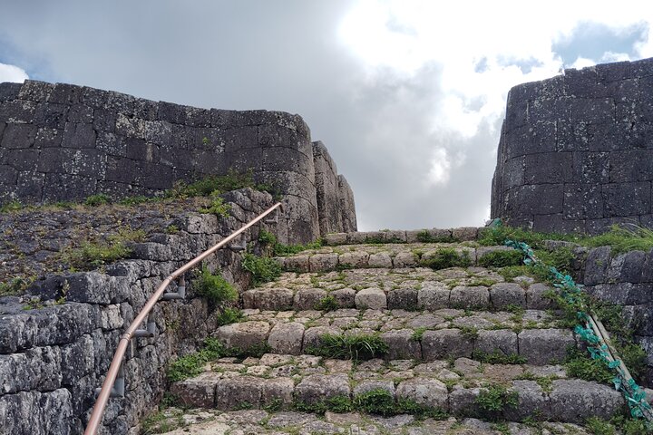 Okinawa: Katsuren Castle Ruins and Museum Guided Tour