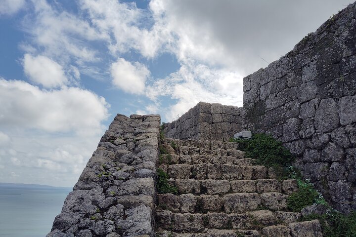 Okinawa: Katsuren Castle Ruins and Museum Guided Tour