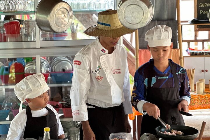 Battambang: Cooking Class and Market Touring