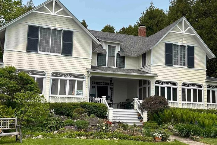 Elegant East Bluff: A Self-Guided Mackinac Island Tour