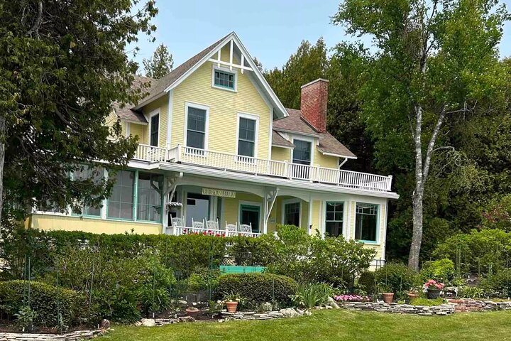 Elegant East Bluff: A Self-Guided Mackinac Island Tour