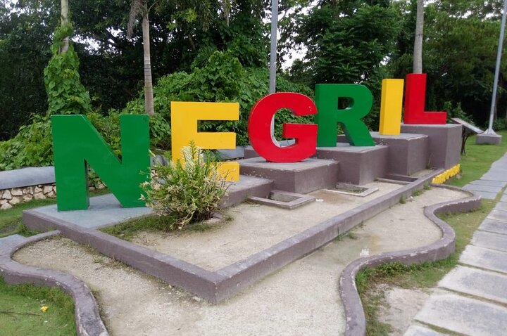 Seven Miles Beach in Negril and Ricks Cafe from Montego Bay