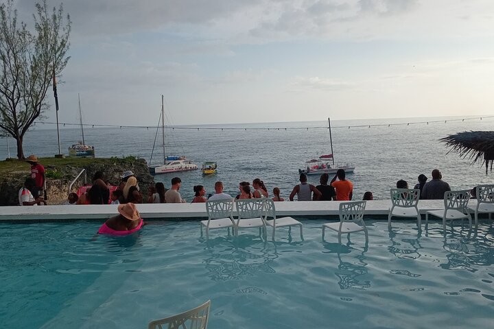 Seven Miles Beach in Negril and Ricks Cafe from Montego Bay