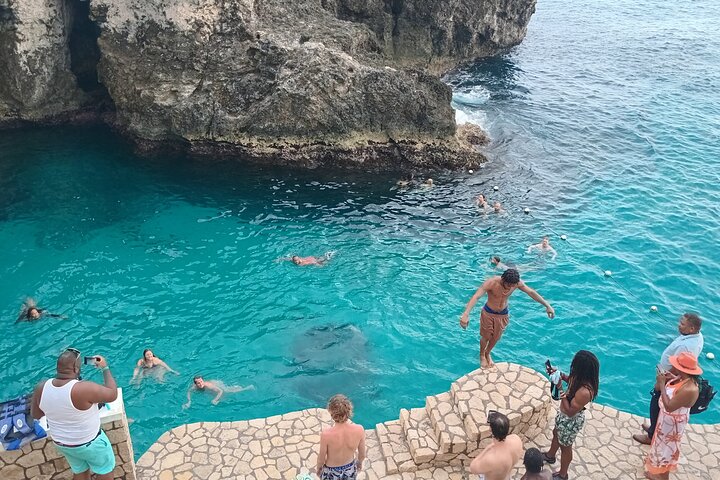 Seven Miles Beach in Negril and Ricks Cafe from Montego Bay