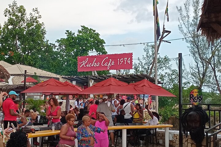 Seven Miles Beach in Negril and Ricks Cafe from Montego Bay
