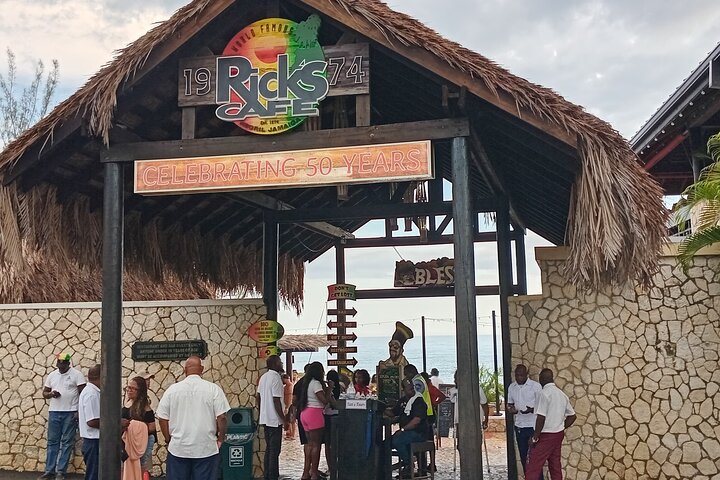 Seven Miles Beach in Negril and Ricks Cafe from Montego Bay