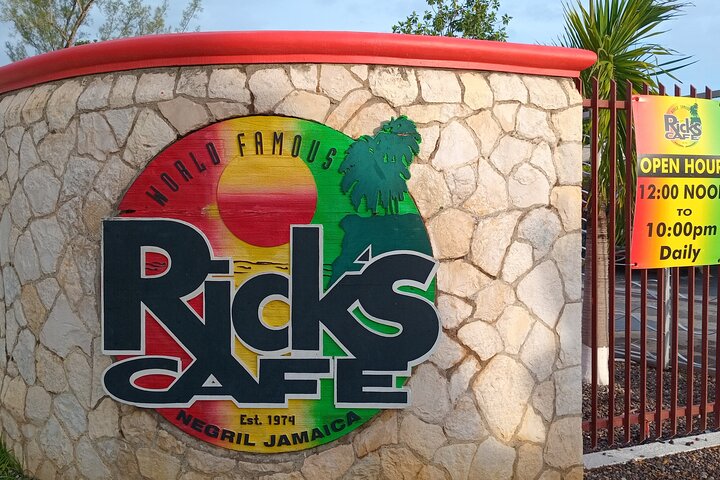Seven Miles Beach in Negril and Ricks Cafe from Montego Bay