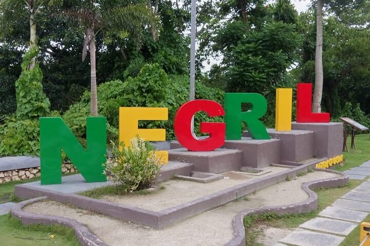 Seven Miles Beach in Negril and Ricks Cafe from Montego Bay