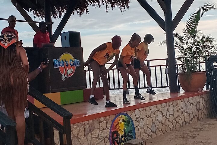 Seven Miles Beach in Negril and Ricks Cafe from Montego Bay
