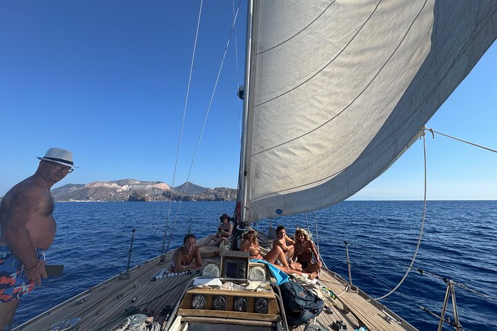 Vela and Wine Experience a Vulcano Aeolian Islands