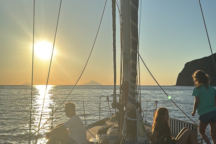 Vela and Wine Experience a Vulcano Aeolian Islands