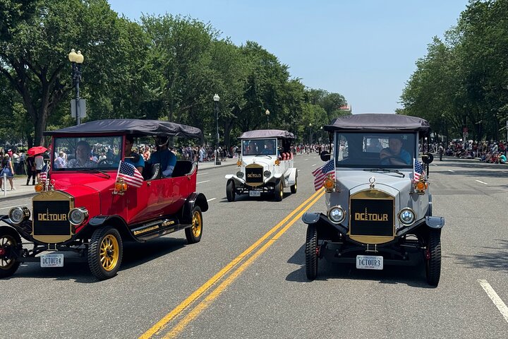 Group/Private Washington D.C Moonlight Tour in Luxury Vintage Car