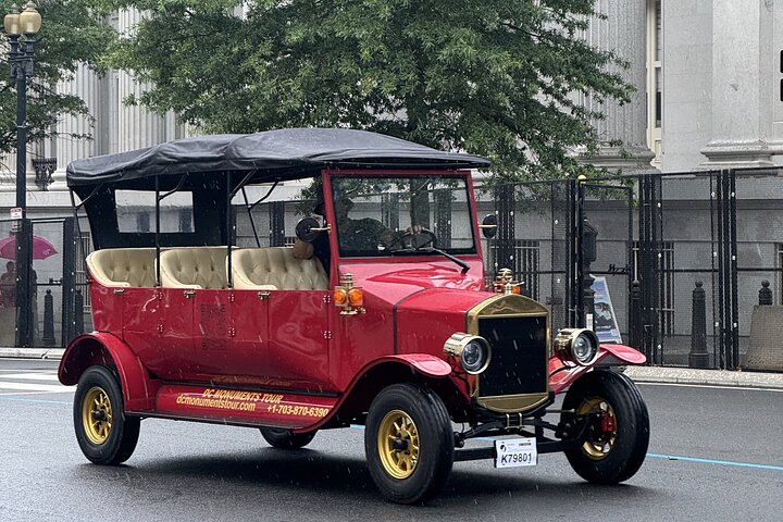 Group/Private Washington D.C Moonlight Tour in Luxury Vintage Car