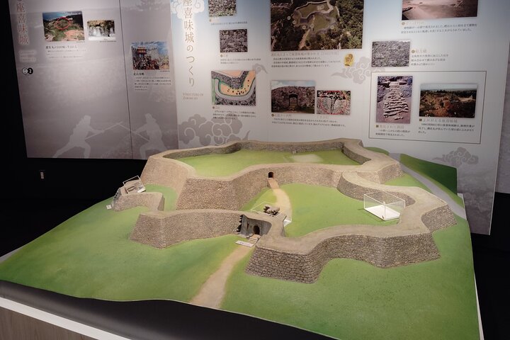 Okinawa: Zakimi Castle and Yuntanza Museum Heritage Tour