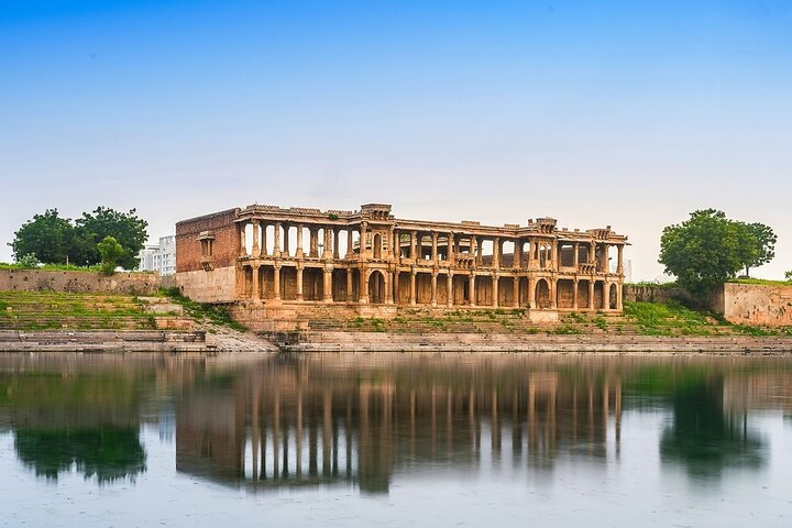Vadodara to Ahmedabad: Vibrant Cities of Gujarat Tour