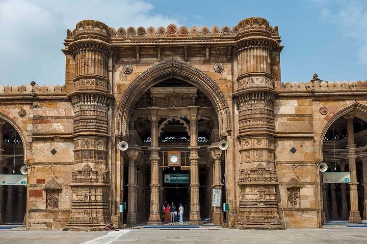 Vadodara to Ahmedabad: Vibrant Cities of Gujarat Tour