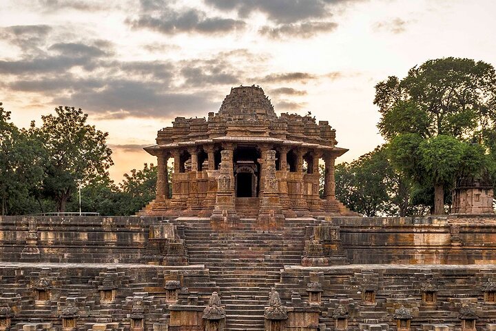 Vadodara to Ahmedabad: Vibrant Cities of Gujarat Tour