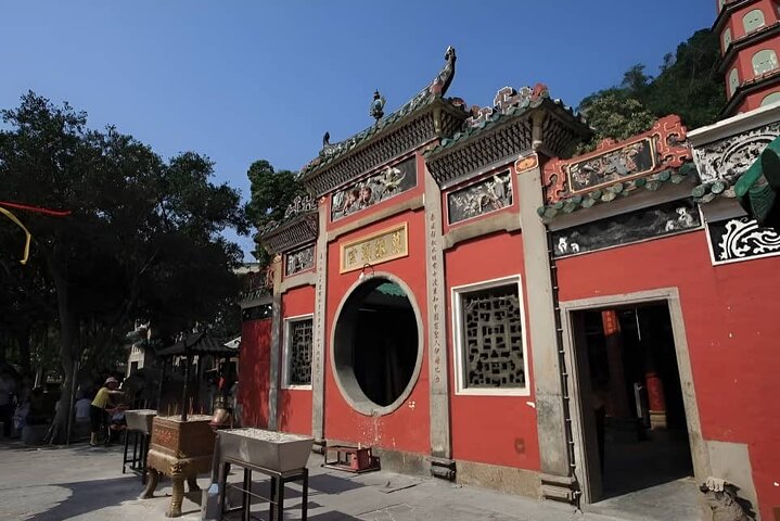 Macau Private Tour with Toyota Alphard luxury MPV limousines