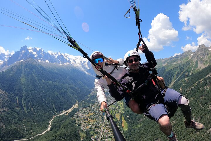 Flight EN Paragliding in front of Mont Blanc