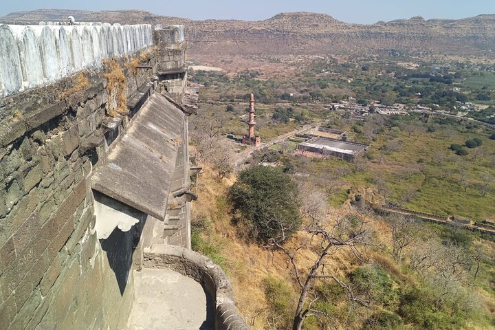 Vadodara to Aurangabad Drive to Explore the Man-made Wonder