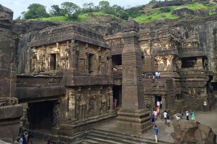 Vadodara to Aurangabad Drive to Explore the Man-made Wonder