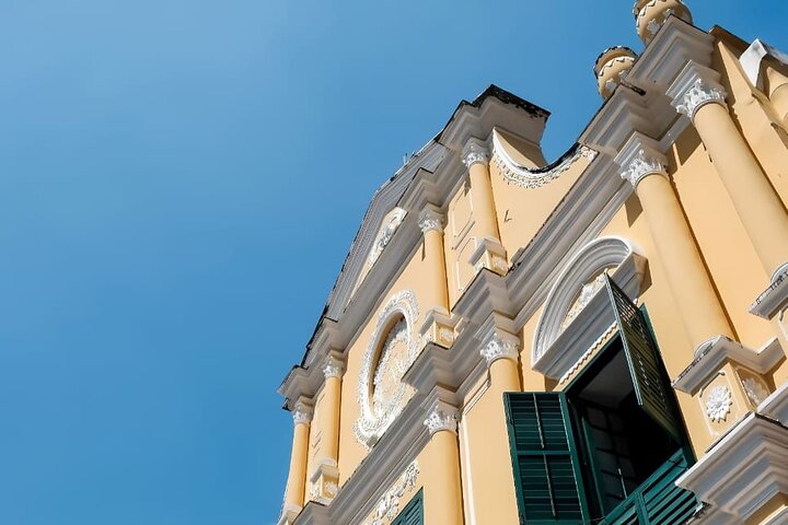 Macau Private Tour with Toyota Alphard luxury MPV limousines