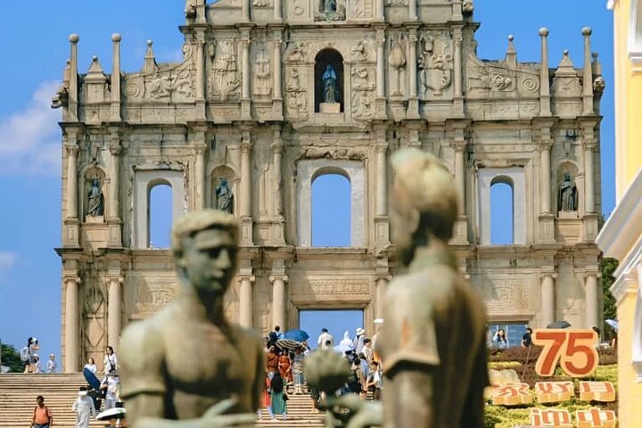 Macau Private Tour with Toyota Alphard luxury MPV limousines