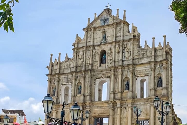 Macau Private Tour with Toyota Alphard luxury MPV limousines