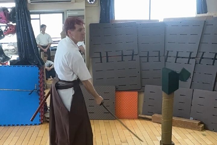 Tokyo:Samurai sword and archery class from a samurai descendant