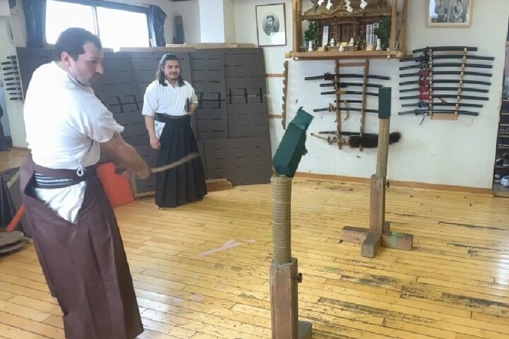 Tokyo:Samurai sword and archery class from a samurai descendant