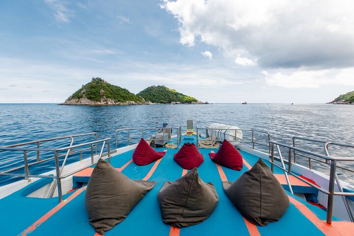 Koh Tao Snorkeling Tour to Hidden Bays and Koh Nang Yuan