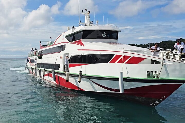 Ticket Gili Trawangan Luxury Speedboat Transfer to Bali